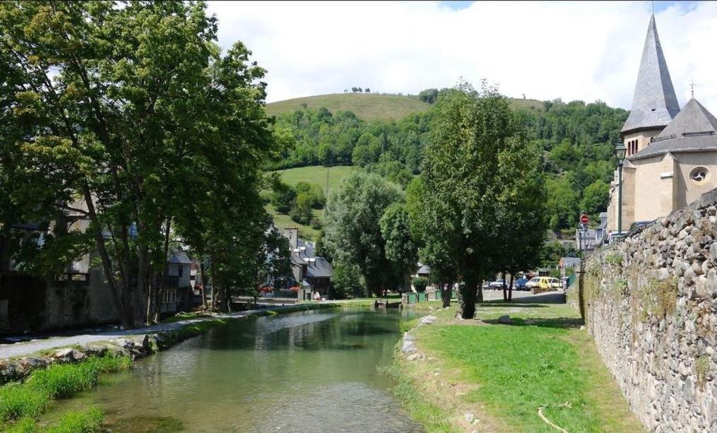 Agreable Maison Au Centre D'arreau Pour 8 Pers Ferienhaus *